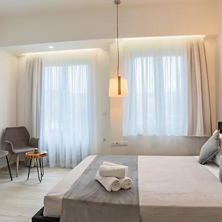White & Gray Apartament Retimno